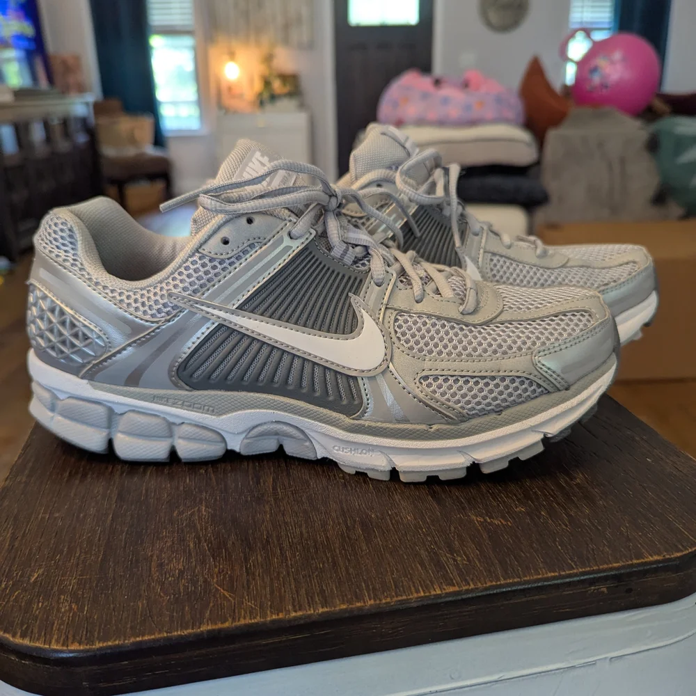 Nike Men's Silver and White Athletic Shoes - Picture 1 of 3
